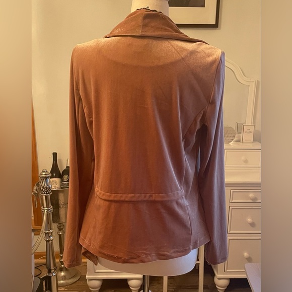 Gorgeous Velvet Dusty Rose Jacket! So soft and feminine. Chic Draping - Picture 3 of 10